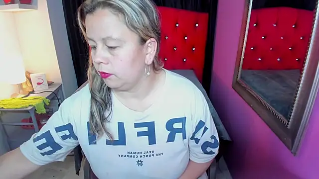 ScarletBigTitties online show from May 5, 2026, 12:08 pm