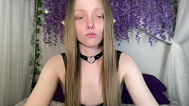ElfGirlAna online show from June 11, 2026, 2:36 pm