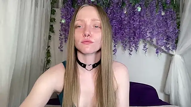 ElfGirlAna online show from June 9, 2026, 3:02 pm