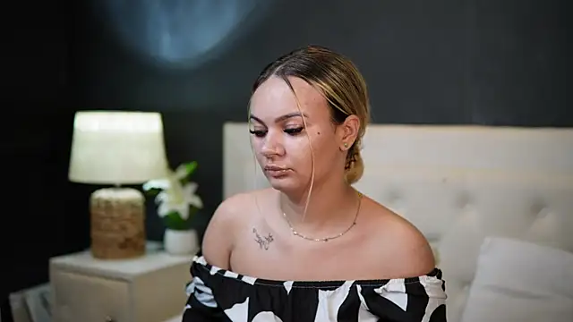 DaliaParis online show from June 19, 2026, 7:52 pm