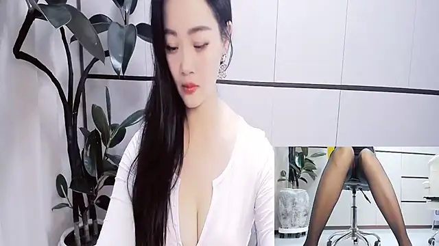 Snapshot of Latte-01 chatting on July 21, 2026, 3:09 am Latte-01 online show from July 21, 2026, 3:09 am