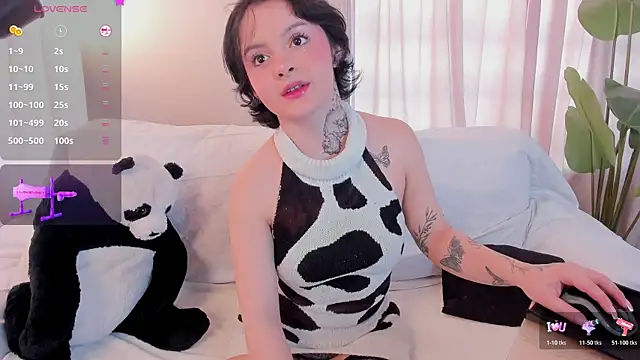  EmilyRouge  online show from July 14, 2026, 8:59 pm