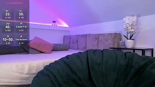 BluEyesKate online show from July 18, 2026, 3:59 am