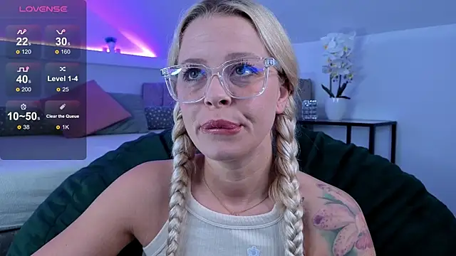 BluEyesKate online show from July 16, 2026, 1:02 am
