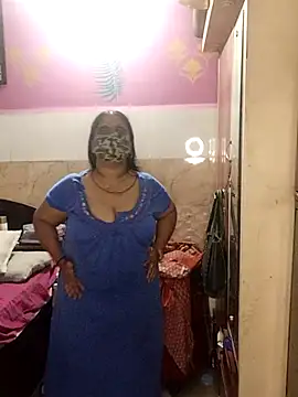 Snapshot of MoonlightMira chatting on July 19, 2026, 5:53 pm MoonlightMira online show from July 19, 2026, 5:53 pm