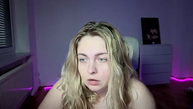 EvaKraz online show from April 19, 2026, 4:52 pm
