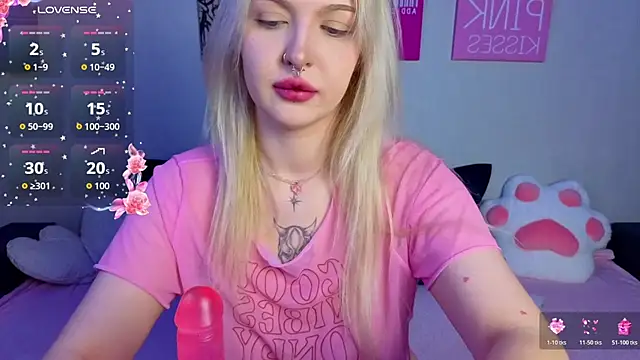 Snapshot of BlondieSummer chatting on July 30, 2026, 6:07 pm BlondieSummer online show from July 30, 2026, 6:07 pm