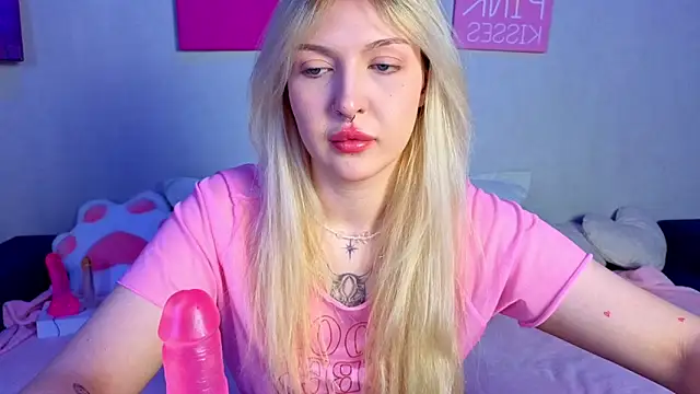 BlondieSummer online show from May 17, 2026, 9:09 am