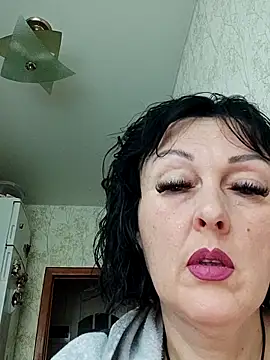 HelgaDennis online show from April 27, 2026, 4:10 am