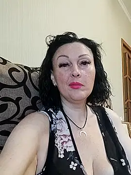 Snapshot of HelgaDennis chatting on July 2, 2026, 3:34 am HelgaDennis online show from July 2, 2026, 3:34 am
