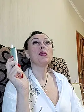 Snapshot of HelgaDennis chatting on July 5, 2026, 3:44 am HelgaDennis online show from July 5, 2026, 3:44 am