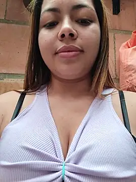 Snapshot of Yelii_ chatting on June 26, 2026, 5:52 pm Yelii online show from June 26, 2026, 5:52 pm