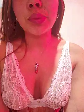 Snapshot of Yelii_ chatting on July 28, 2026, 8:52 pm Yelii online show from July 28, 2026, 8:52 pm