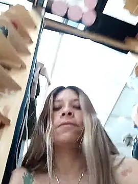 alanna6950 online show from June 17, 2026, 4:06 pm