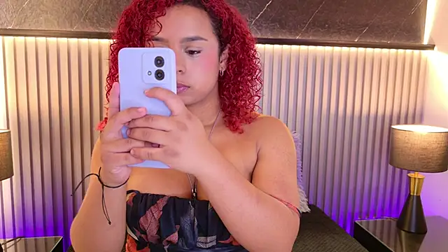 Snapshot of lara_curly chatting on August 2, 2026, 10:35 am lara curly online show from August 2, 2026, 10:35 am