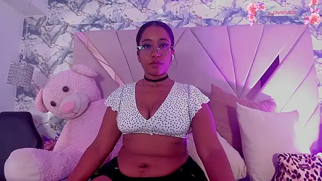 mia rouxx1 online show from July 28, 2026, 4:53 am