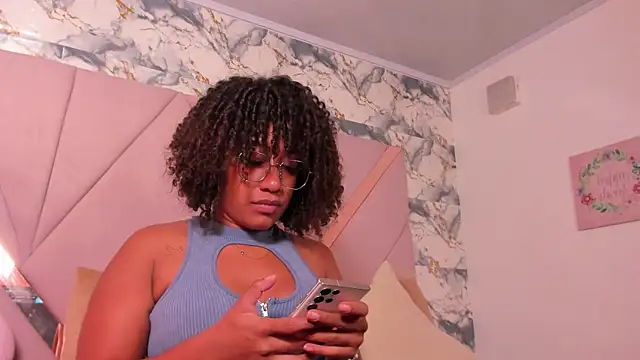 mia rouxx1 online show from August 5, 2026, 6:51 am