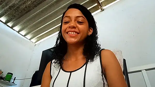 MaxieSpyies online show from March 21, 2026, 10:09 am