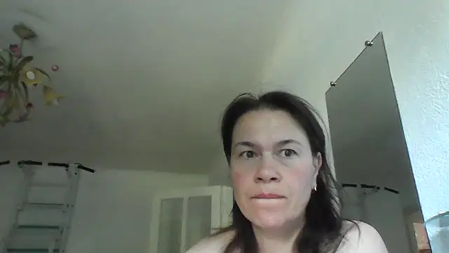 Snapshot of Selena_Moo chatting on July 17, 2026, 4:32 am Selena Moo online show from July 17, 2026, 4:32 am