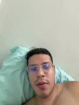 Snapshot of Liam_ruse chatting on June 13, 2026, 5:33 pm Liam ruse online show from June 13, 2026, 5:33 pm