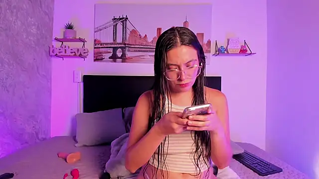 SofiaLujan  online show from April 29, 2026, 11:55 pm