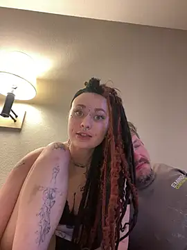 darlingvicuous online show from April 4, 2026, 8:04 pm