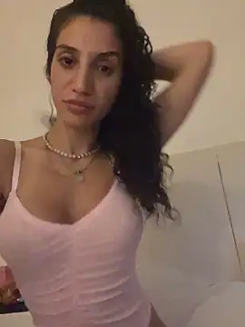 Snapshot of Yailin-Arg chatting on March 21, 2026, 4:03 am Yailin-Arg online show from March 21, 2026, 4:03 am