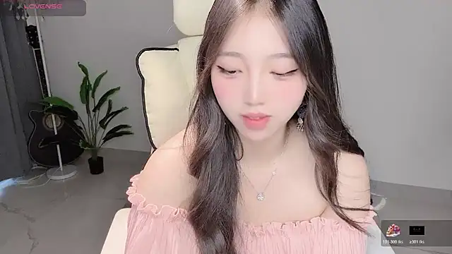 Yukiy8877 online show from May 6, 2026, 12:58 am