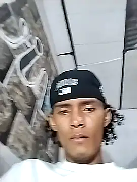 Snapshot of spittermasterpig1 chatting on March 20, 2026, 1:56 pm spittermasterpig1 online show from March 20, 2026, 1:56 pm