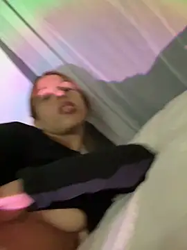 Snapshot of Andreakriss chatting on April 4, 2026, 2:07 am Andreakriss online show from April 4, 2026, 2:07 am