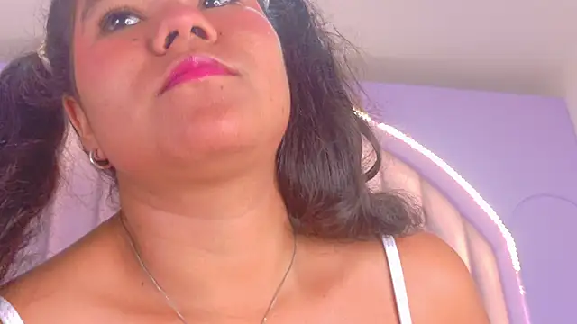Snapshot of AhslyEvans__ chatting on June 5, 2026, 6:57 pm AhslyEvans online show from June 5, 2026, 6:57 pm