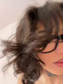 Snapshot of Ellelie_77 chatting on August 5, 2026, 3:39 pm Ellelie 77 online show from August 5, 2026, 3:39 pm