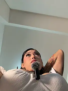Ellelie 77 online show from April 24, 2026, 2:13 am