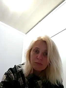 MiaLove183 online show from April 20, 2026, 1:56 pm