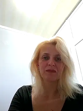 Snapshot of MiaLove183 chatting on June 15, 2026, 1:55 pm MiaLove183 online show from June 15, 2026, 1:55 pm