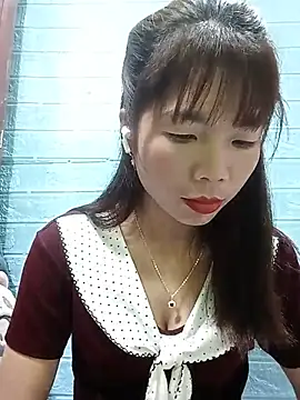 AmyLinee01 online show from July 16, 2026, 8:17 pm