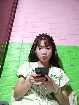 AmyLinee01 online show from May 25, 2026, 8:40 pm