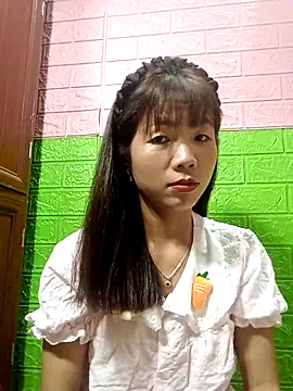 AmyLinee01 online show from June 22, 2026, 11:02 pm