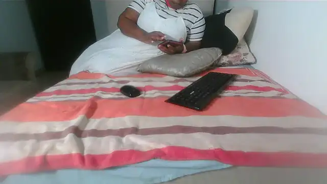 Lucia-boobs online show from May 17, 2026, 5:02 pm