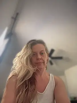GwenWilde31 online show from June 26, 2026, 5:41 pm