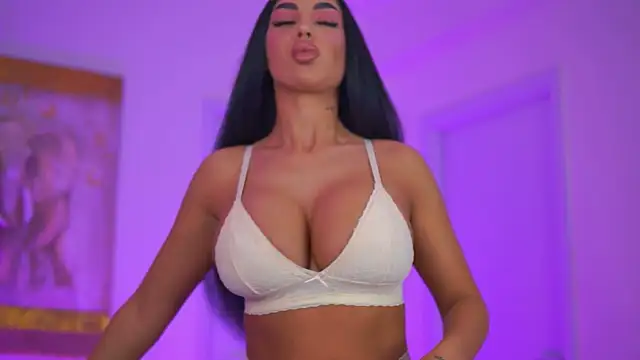 LatinaMorene online show from April 26, 2026, 6:27 pm