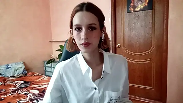 Snapshot of SirenFrost chatting on June 25, 2026, 3:28 pm SirenFrost online show from June 25, 2026, 3:28 pm