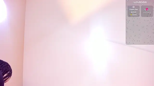 andreazoe online show from April 23, 2026, 2:19 pm
