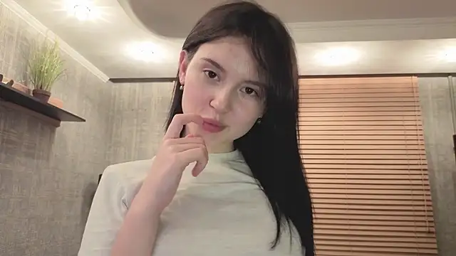 SweetieWink online show from April 18, 2026, 10:21 pm