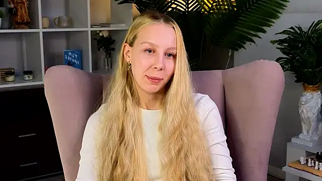 Snapshot of LishaPelle chatting on March 22, 2026, 8:38 am LishaPelle online show from March 22, 2026, 8:38 am