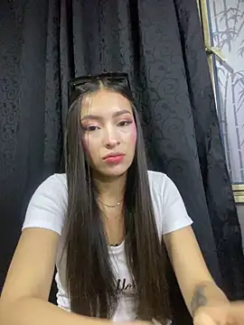 Itze Mua online show from June 5, 2026, 2:05 am