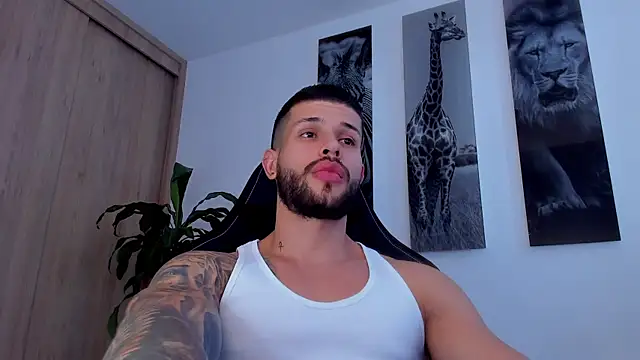 Snapshot of Santos_ramirez1 chatting on July 31, 2026, 3:42 pm Santos ramirez1 online show from July 31, 2026, 3:42 pm