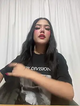 dollsweety19 online show from June 26, 2026, 3:45 am