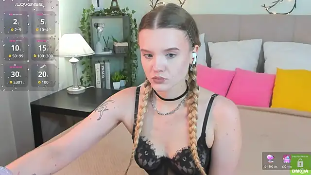Snapshot of Emma_peach chatting on July 25, 2026, 7:49 am Emma peach online show from July 25, 2026, 7:49 am