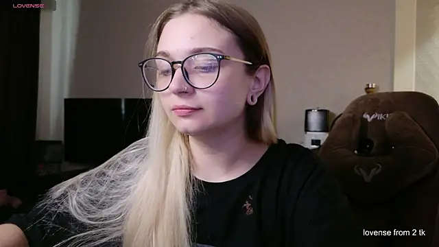 lucysussy online show from August 3, 2026, 3:07 pm